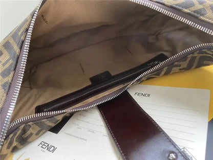 フェンディ 脇の下バッグ