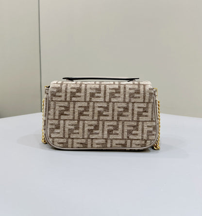 フェンディ チェーンショルダーバッグ