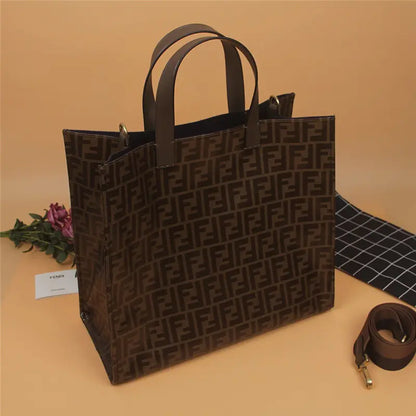 フェンディマニアショッピングバッグ ホワイト