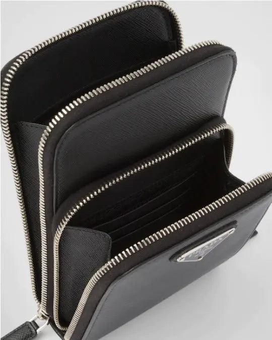 PRADA*ロゴ サフィアーノレザー スマートフォンケース ブラック