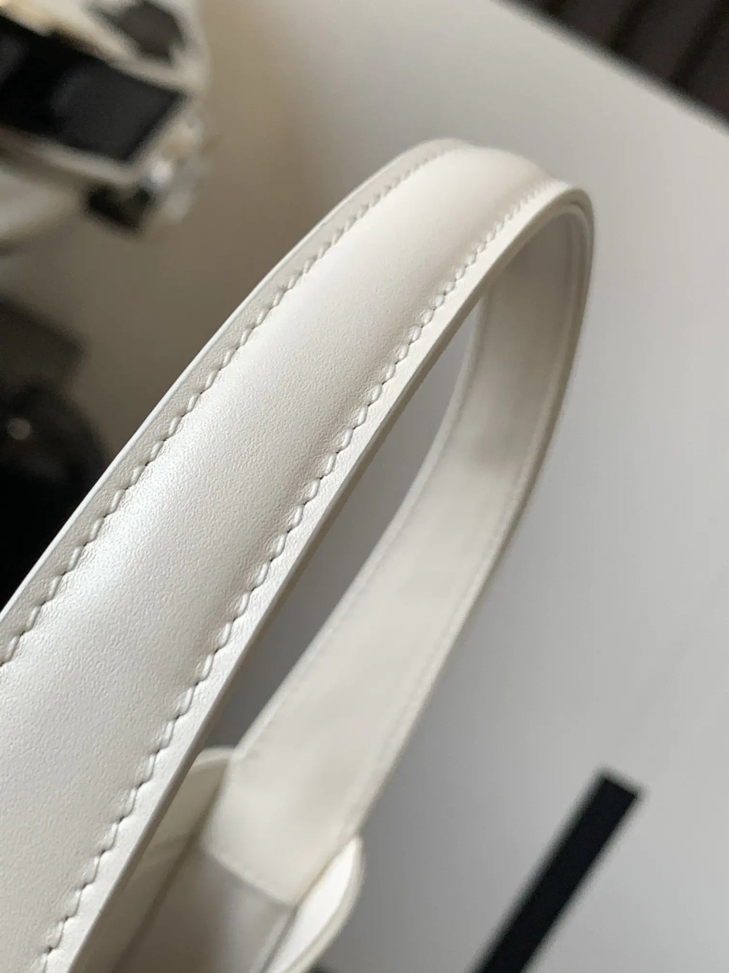 LE 5 7 ミニ ホーボーバッグ（ベジタブルタンニンレザー製）