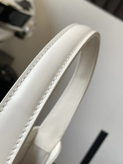 LE 5 7 ミニ ホーボーバッグ（ベジタブルタンニンレザー製）