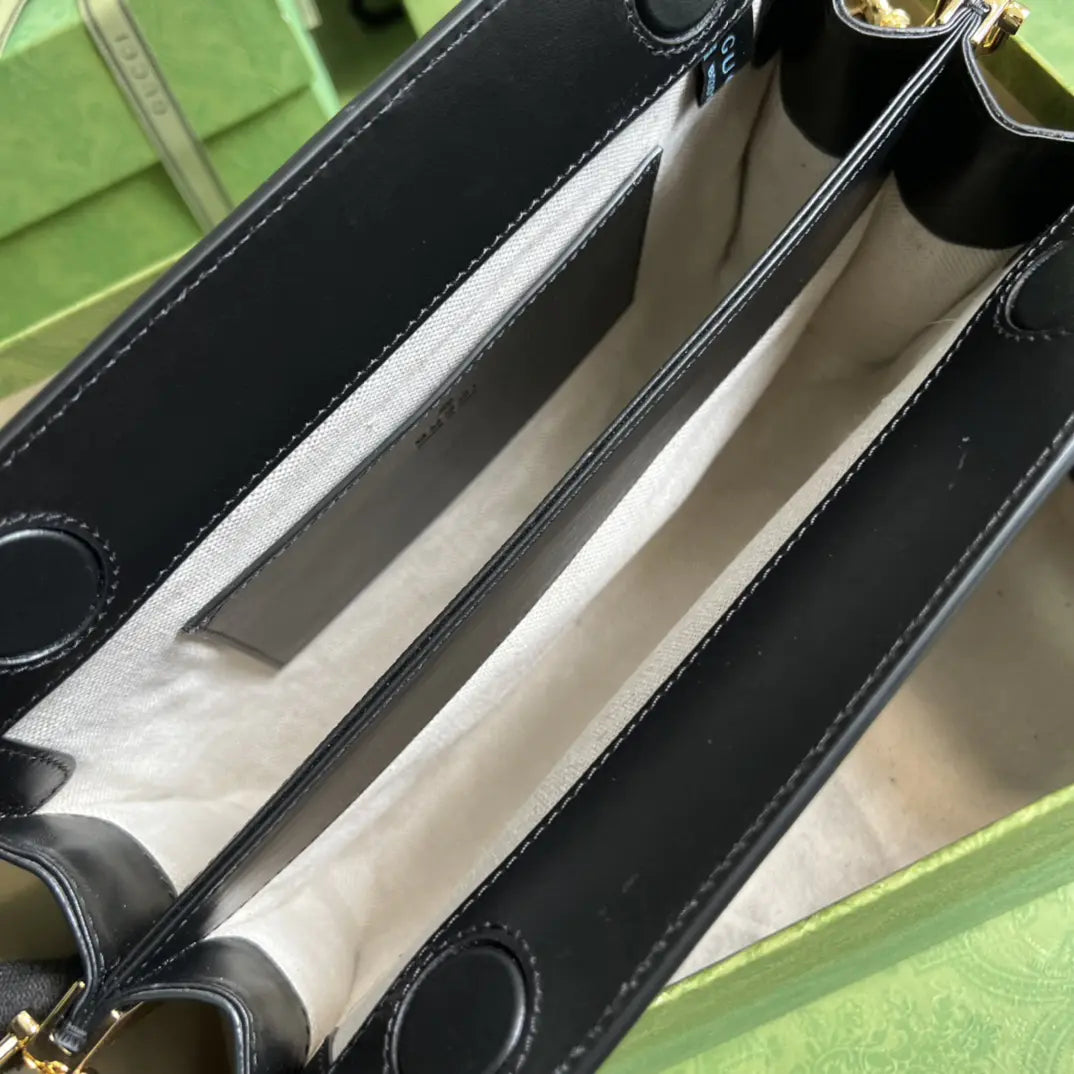 GG マトラッセ レザー スモール バッグ