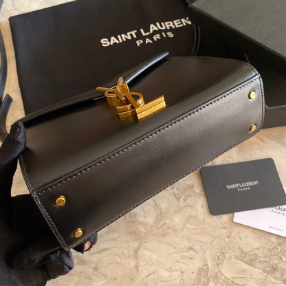 カサンドラ モノグラム クラスプバッグ マットパイソン