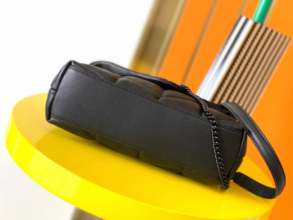 イヴ・サンローラン ルル パファー スモール キルティングレザー クラッチ（ブラック）