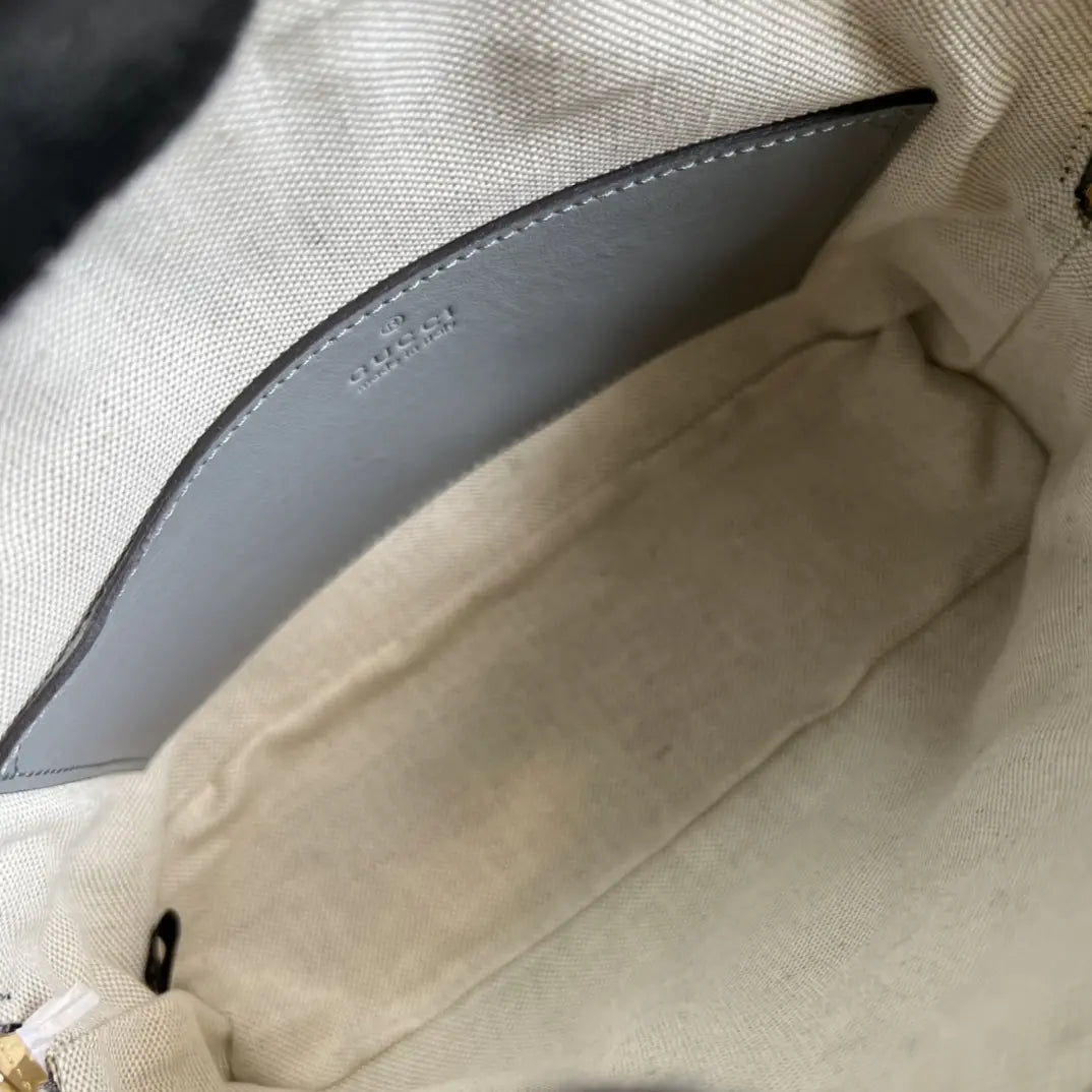 GG マトラッセ レザー スモール バッグ