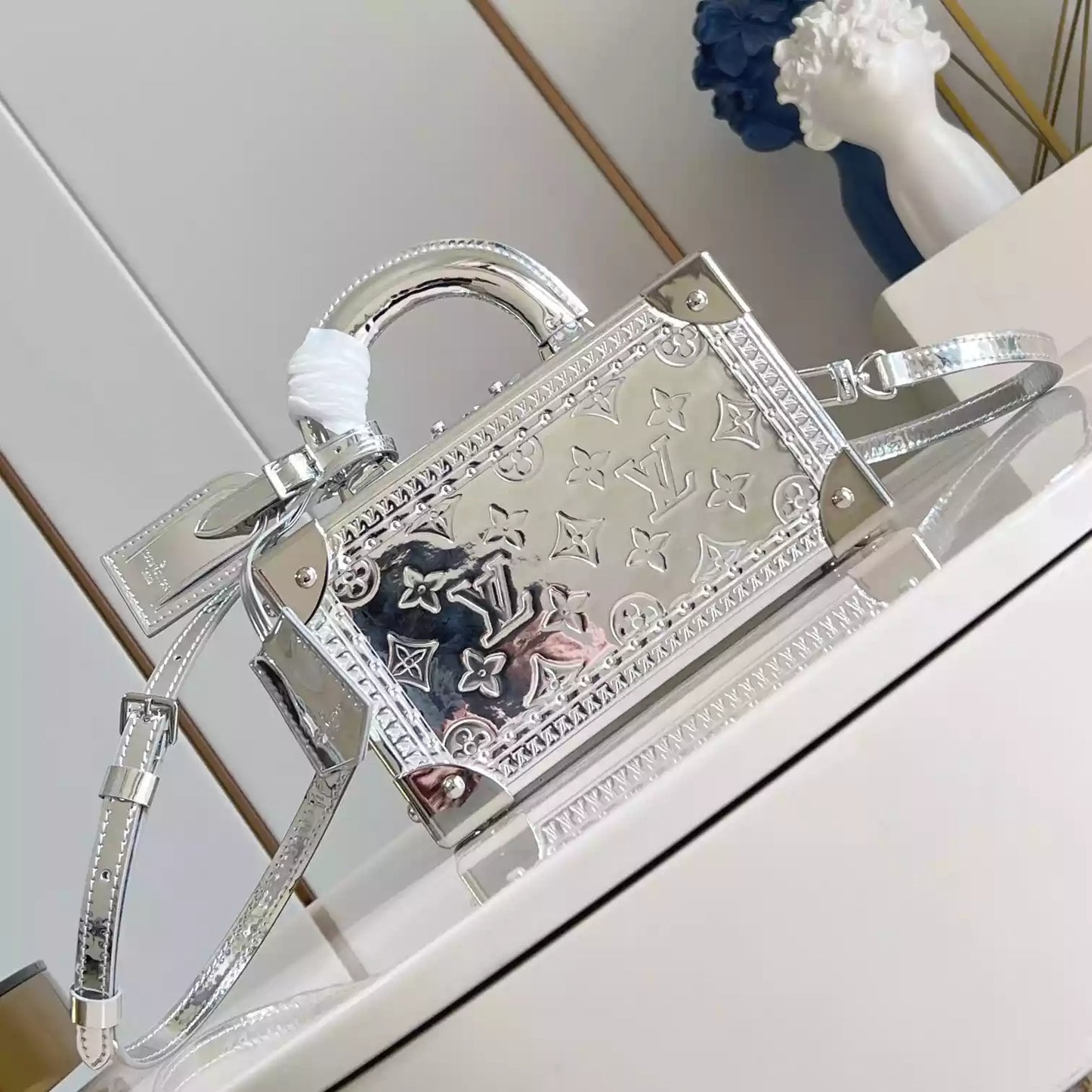 TRESOR ハンドケース シルバー モノグラム キャンバス M12797 – LW289