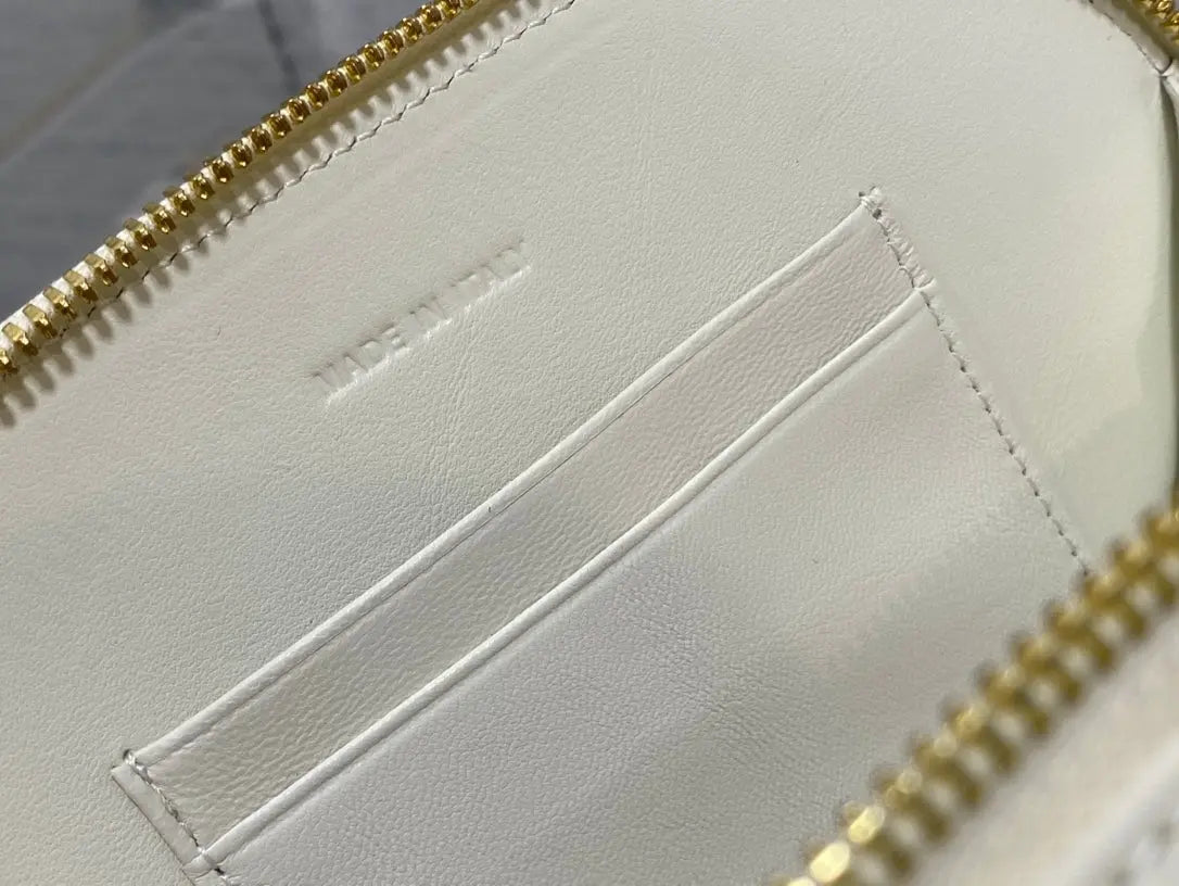 クリスチャン・ディオール シグネチャー オーバル カメラバッグ