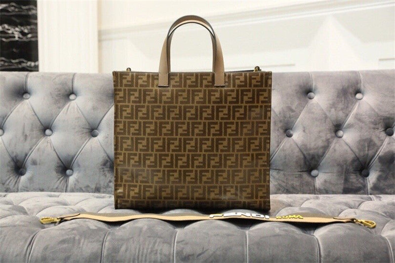 フェンディ ショッピングロゴバッグ