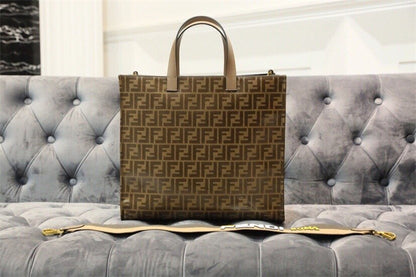 フェンディ ショッピングロゴバッグ