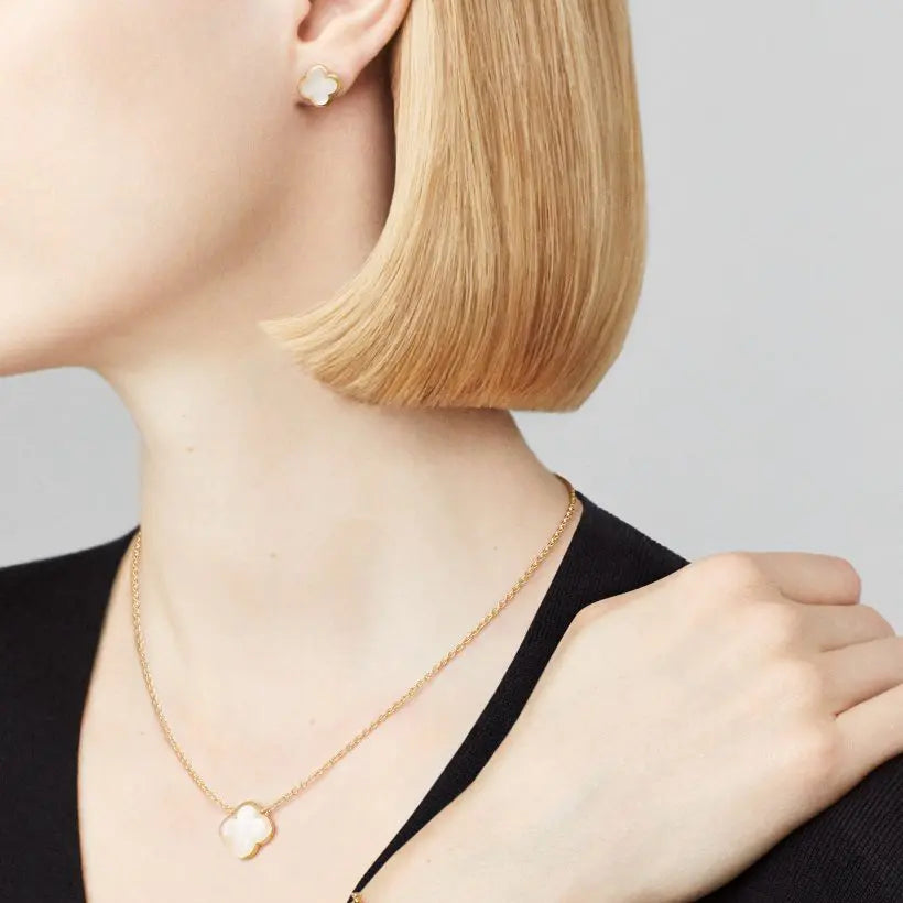 ヴァン クリーフ＆アーペルのピュア アルハンブラ イヤリングの新着