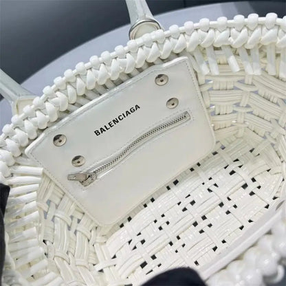 Balenciaga BISTRO XXS ストラップ付きバスケット ホワイト6780282IE3Y9000