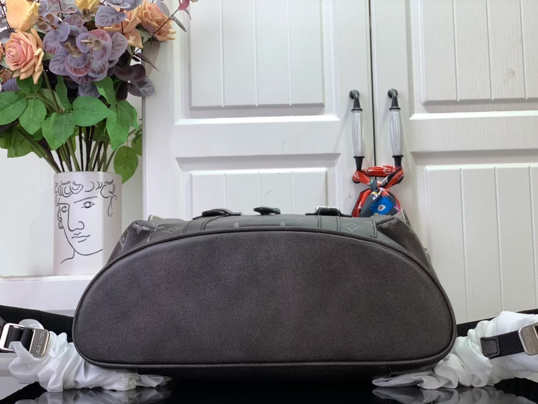 クリストファー MM バックパック ブラック ブラッシュドモノグラム カウハイドレザー – LW159