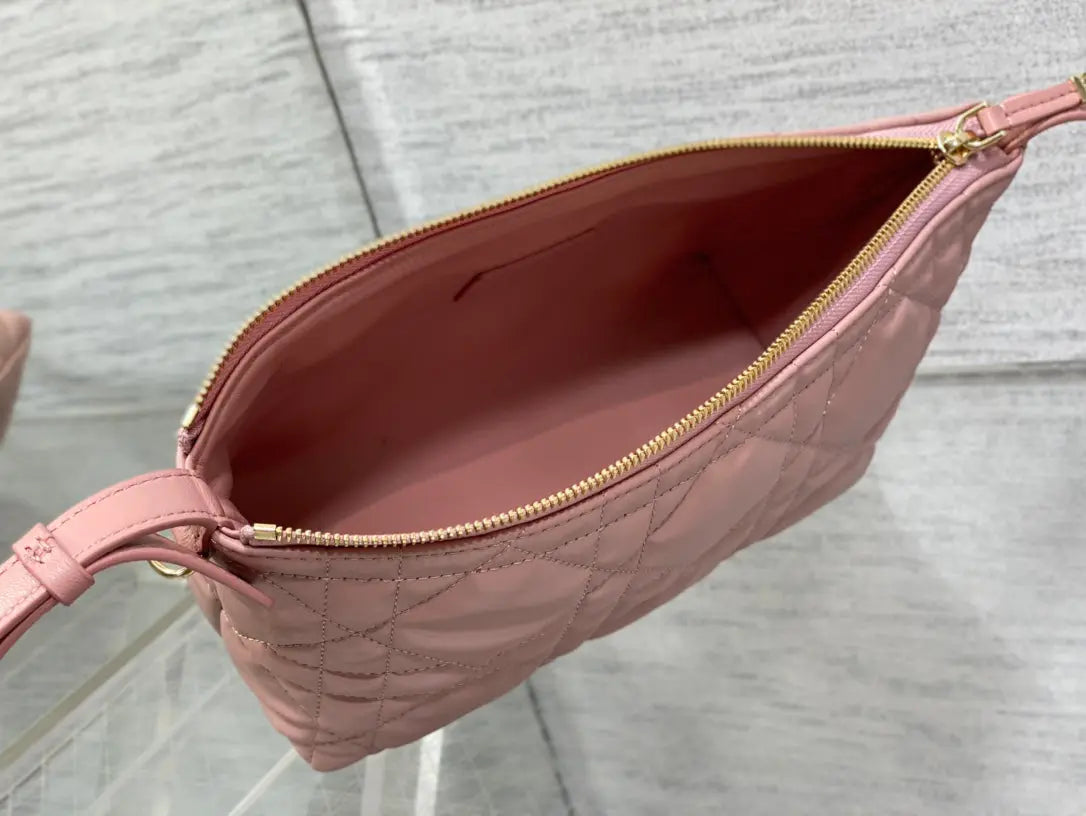 クリスチャン ディオール ミディアム トラベル ディオール ノマド ポーチバッグ