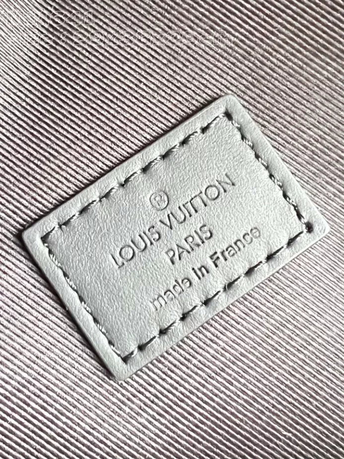 ディスカバリー バックパック PM ターコイズ モノグラム エクリプス リバース キャンバス – LW161