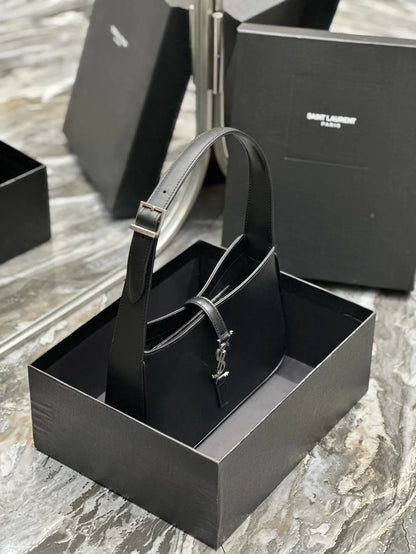 LE 5 7 シルクサテン ホーボーバッグ