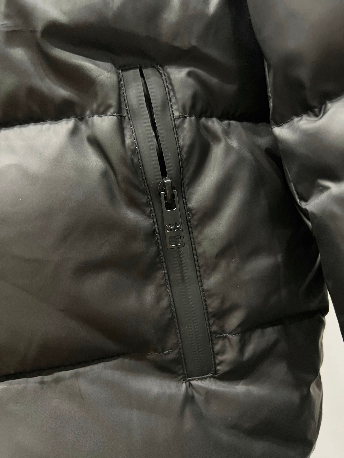 【PRADA旗艦店】ダウンジャケット、ご好評に付き再入荷！