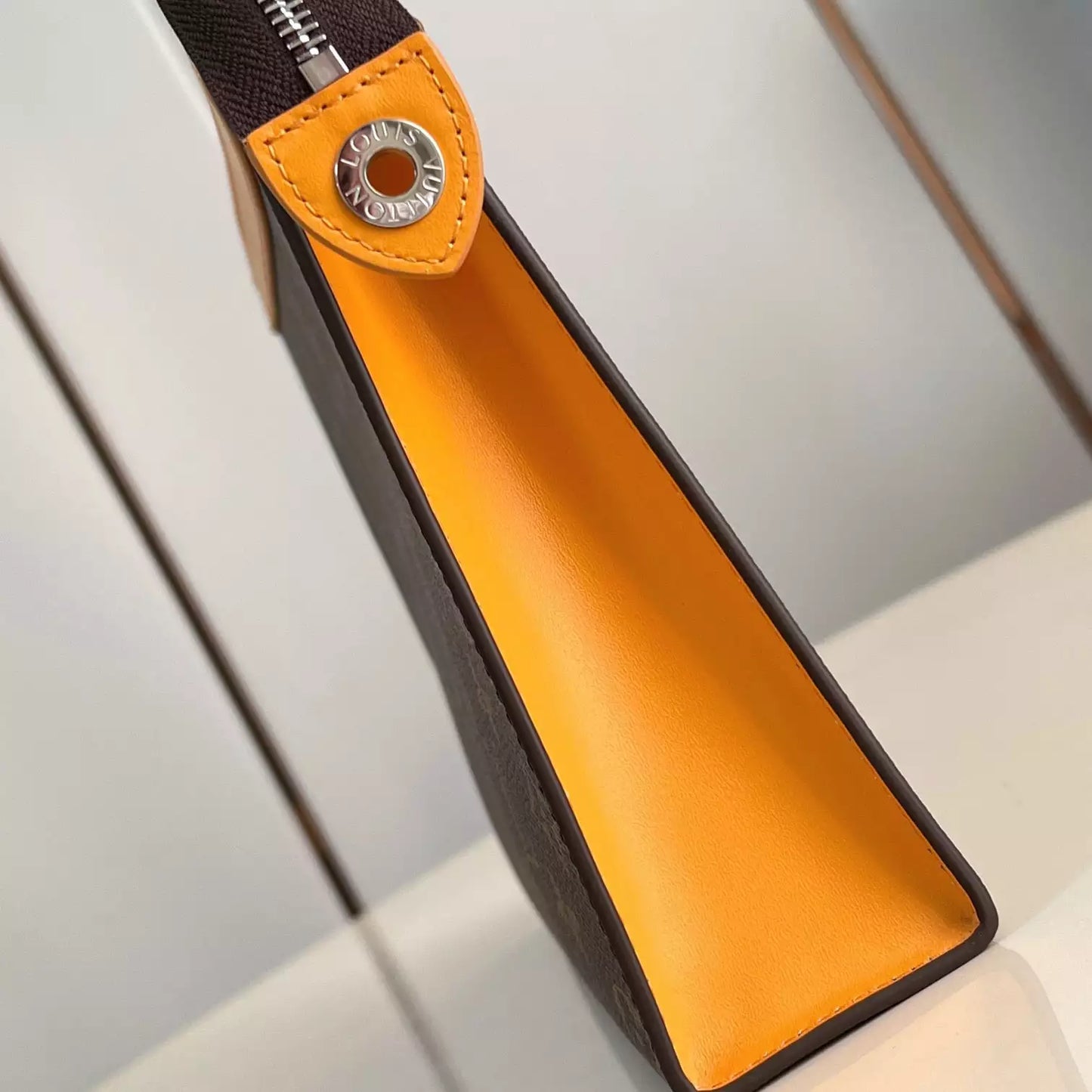 MM サフラン イエロー トラベルポーチ M12820 – LW402