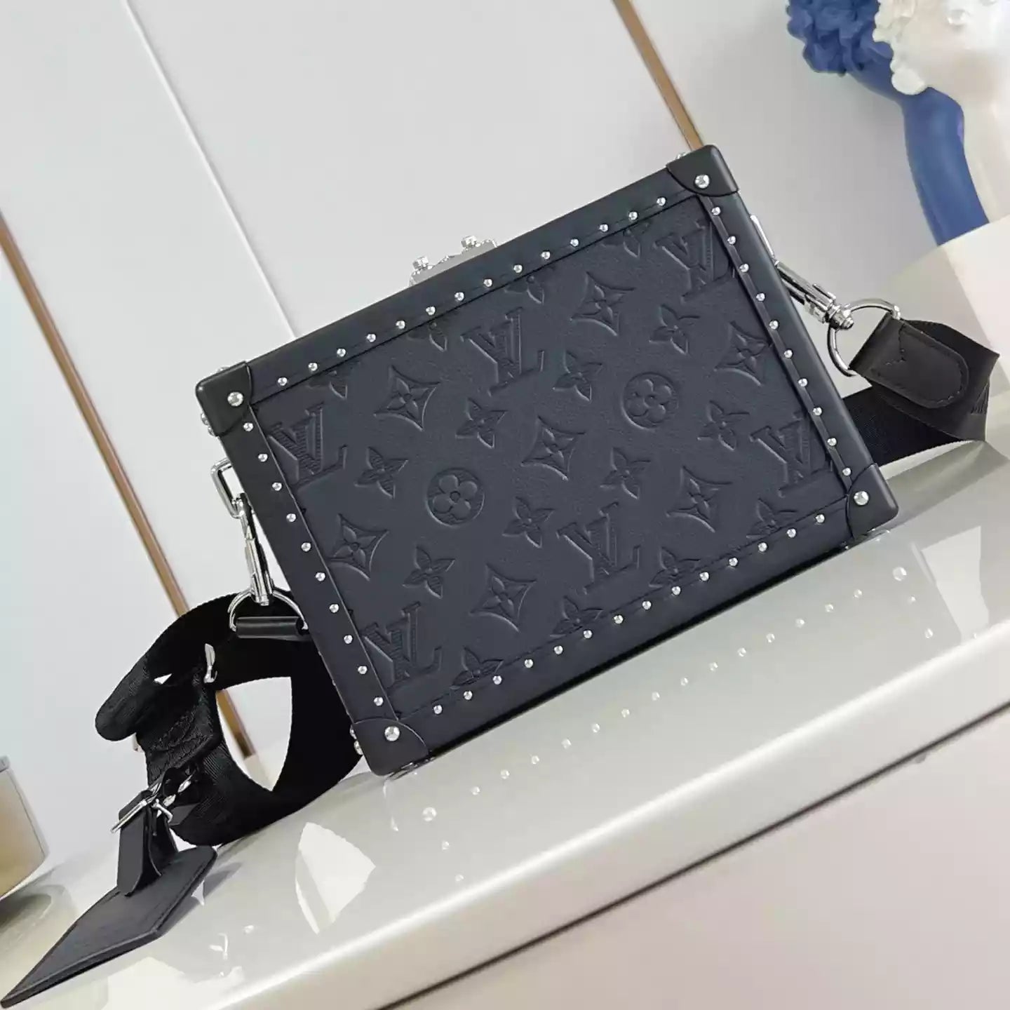 クラッチボックス ブラック モノグラム シャドウ カウハイドレザー – LW297