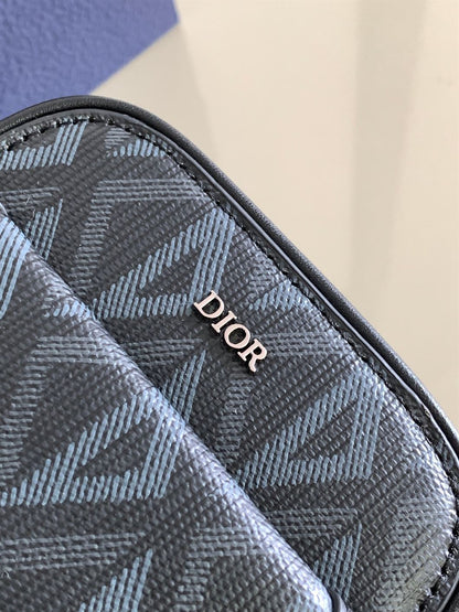 ディオール ヒット・ザ・ロード バーティカルポーチ – DIO047