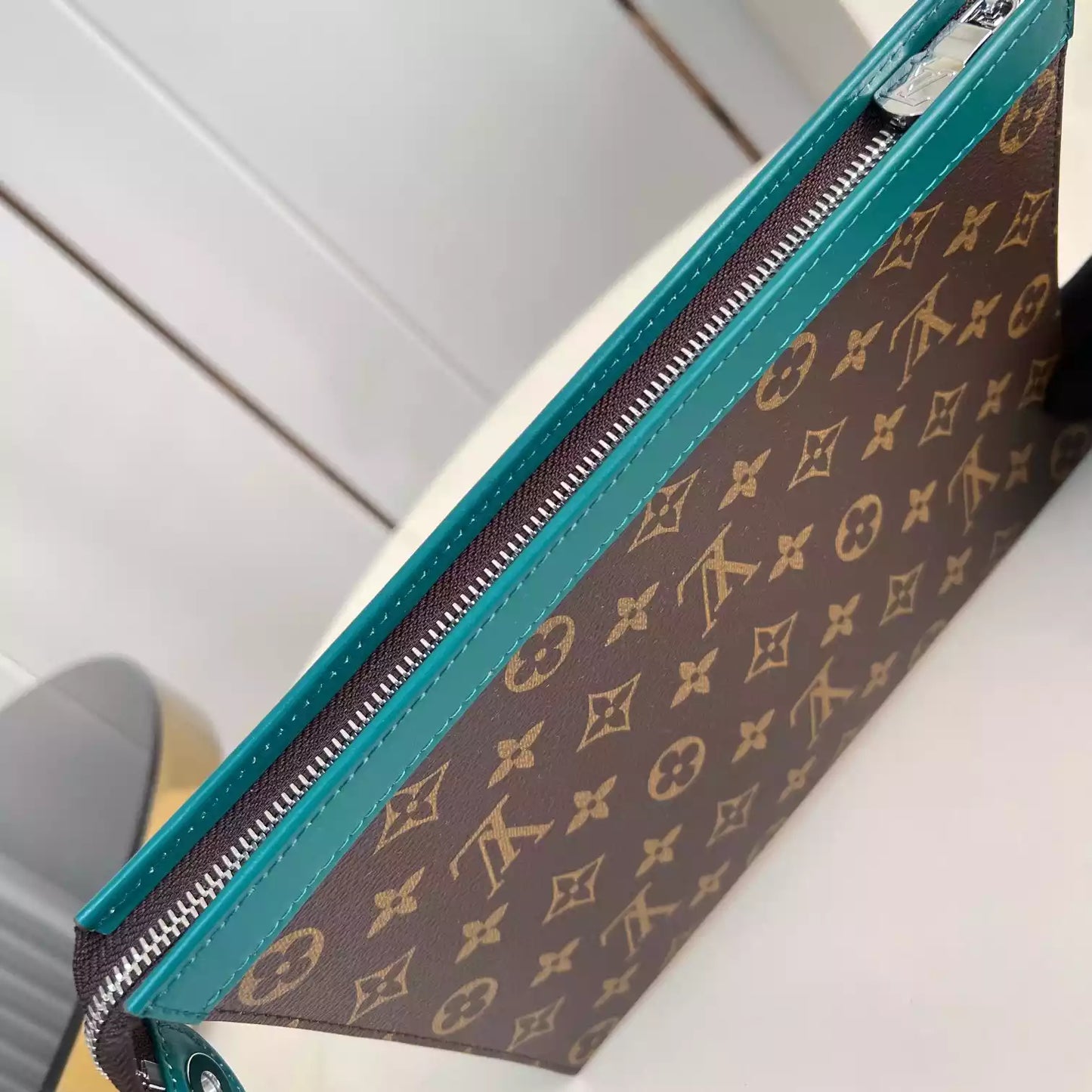 ポシェット ボヤージュ MM ボルネオグリーン M12816 – LW401