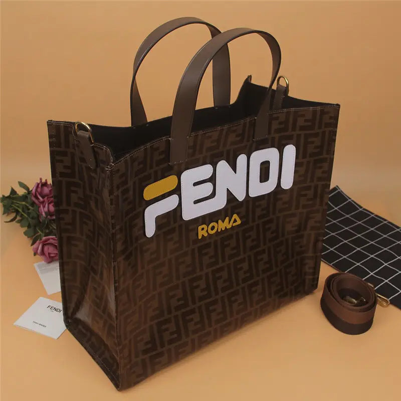 フェンディマニアショッピングバッグ ホワイト