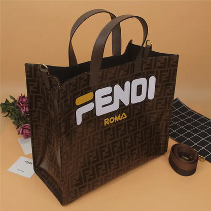 フェンディマニアショッピングバッグ ホワイト