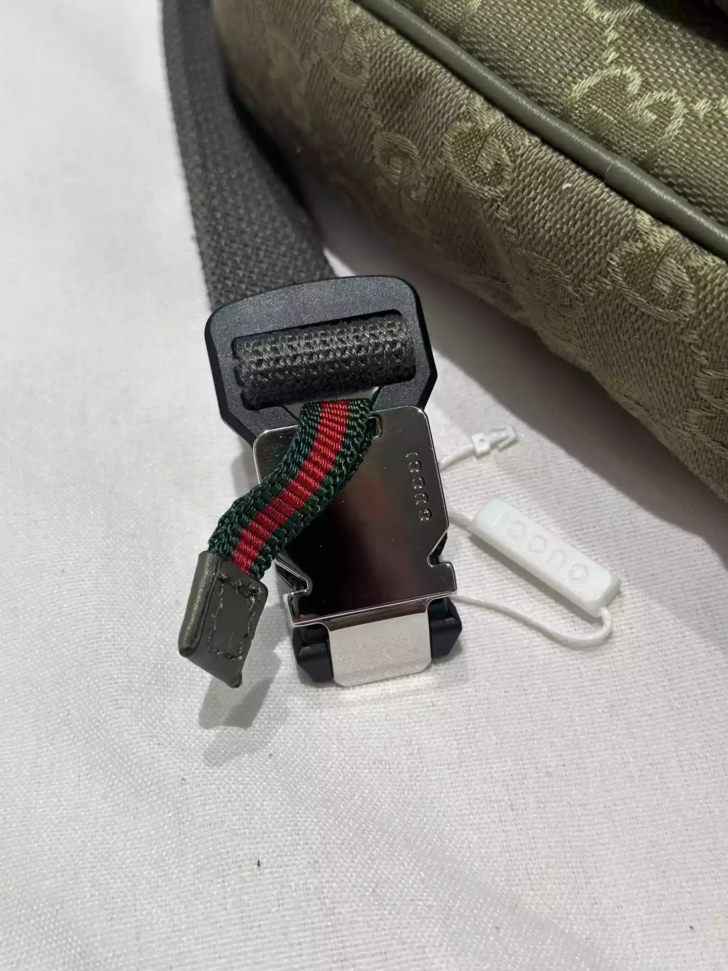 オフィディア スモール スリングバッグ（ベージュ GG キャンバス） – BG065