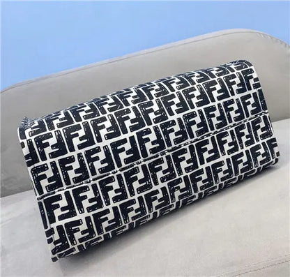 フェンディ ショッピングバッグ ロゴ