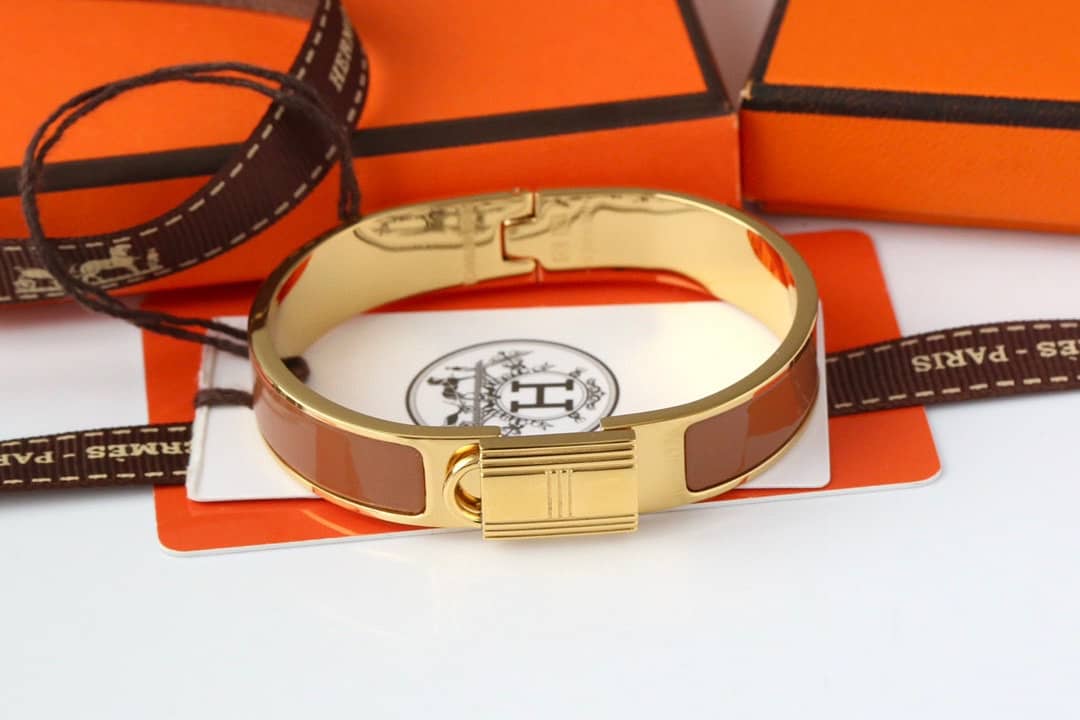 エルメスのロゴ入りブレスレットの偽物