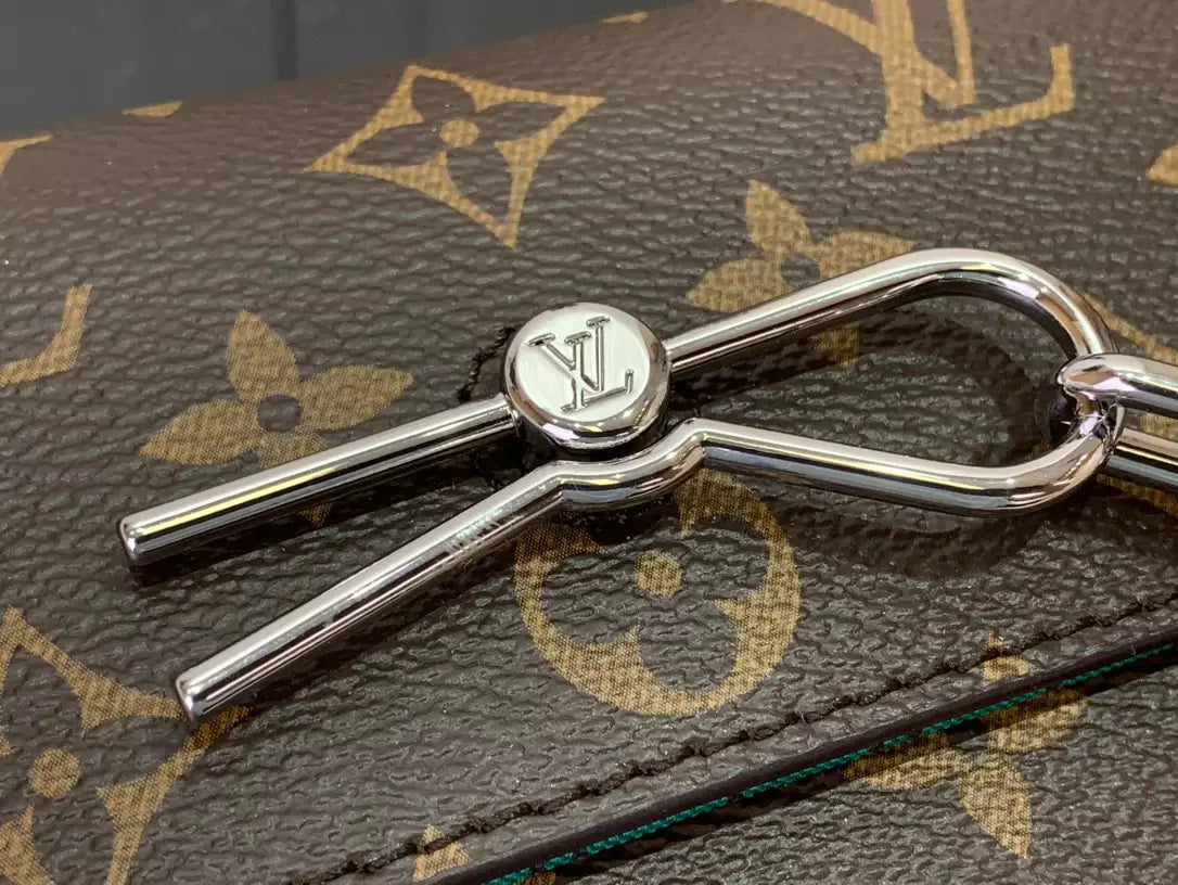 ルイ・ヴィトン スティーマー ウェアラブルウォレット ボルネオグリーン モノグラム マカッサル キャンバス – LW147