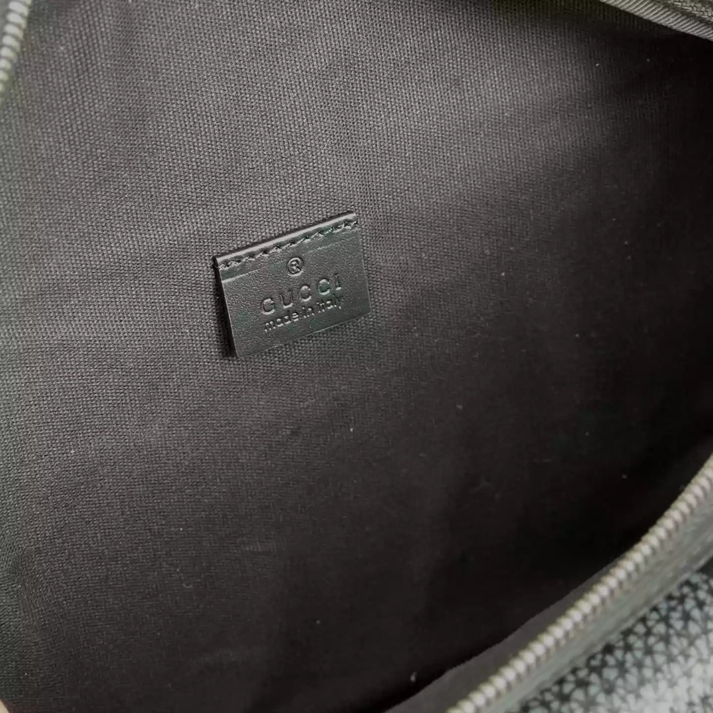 GGジャンボ ラージ ベルトバッグ（グレー＆ブラック GGレザー） – BG078