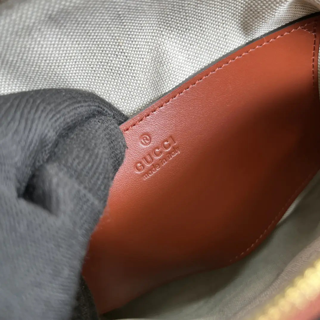 GG マトラッセ レザー スモール バッグ