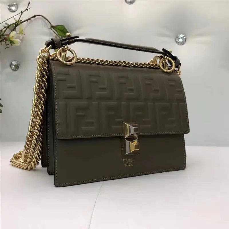 フェンディ カンユー ショルダーバッグ