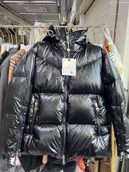 【MONCLER旗艦店】（モンクレール） ダウンジャケット ご好評に付き再入荷！