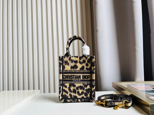 クリスチャン・ディオール ミニブックトート フォンバッグ