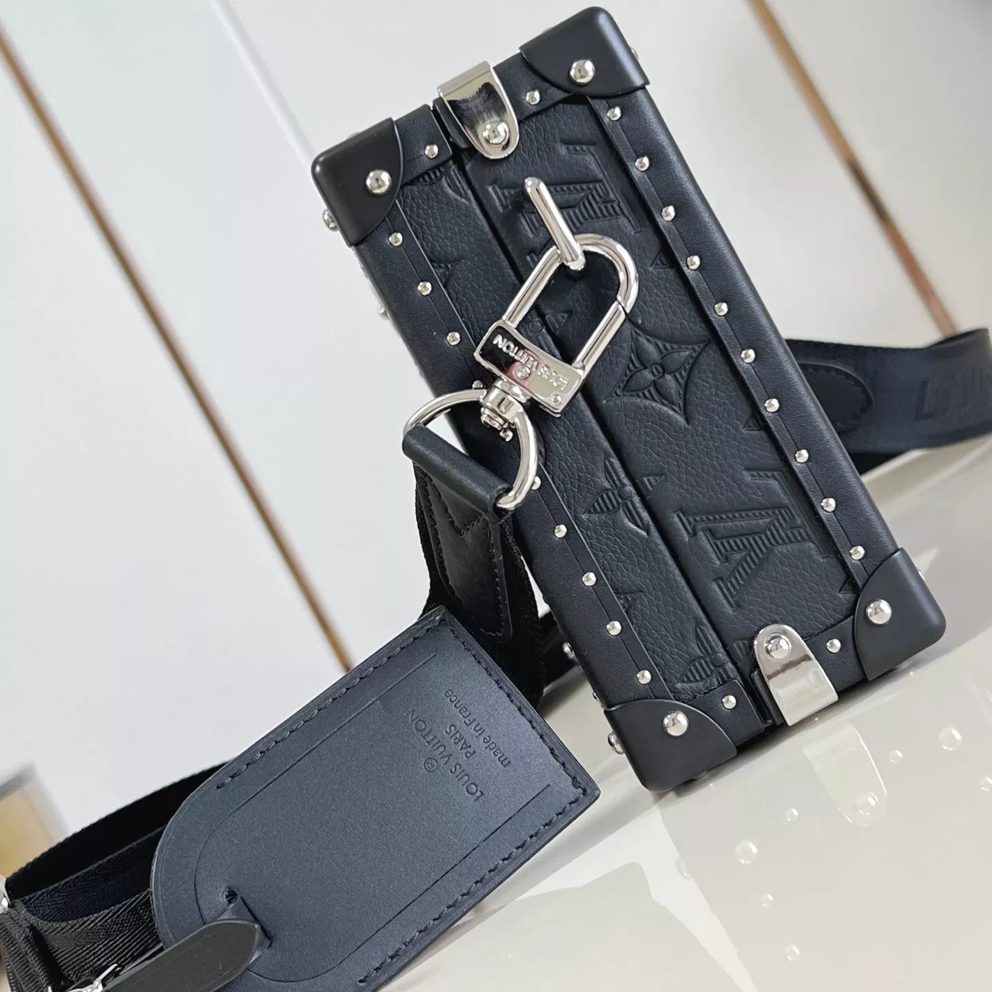 クラッチボックス ブラック モノグラム シャドウ カウハイドレザー M12876 – LW275