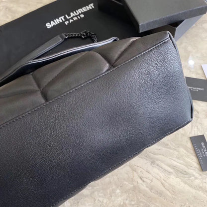 キルティングスエードのパファースモールバッグ