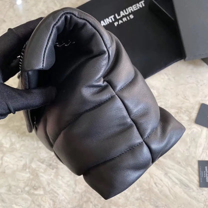 キルティングスエードのパファースモールバッグ