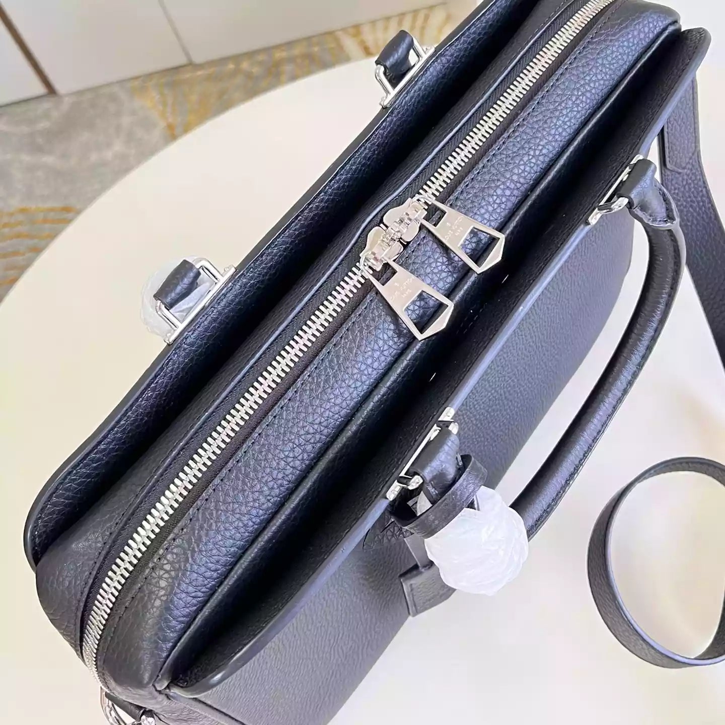 アルマンド ブリーフケース MM トリヨンレザー M54381 – LW330