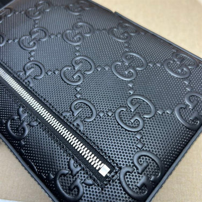 グッチ GGエンボス加工 スリングバックパック ブラックレザー – BG018