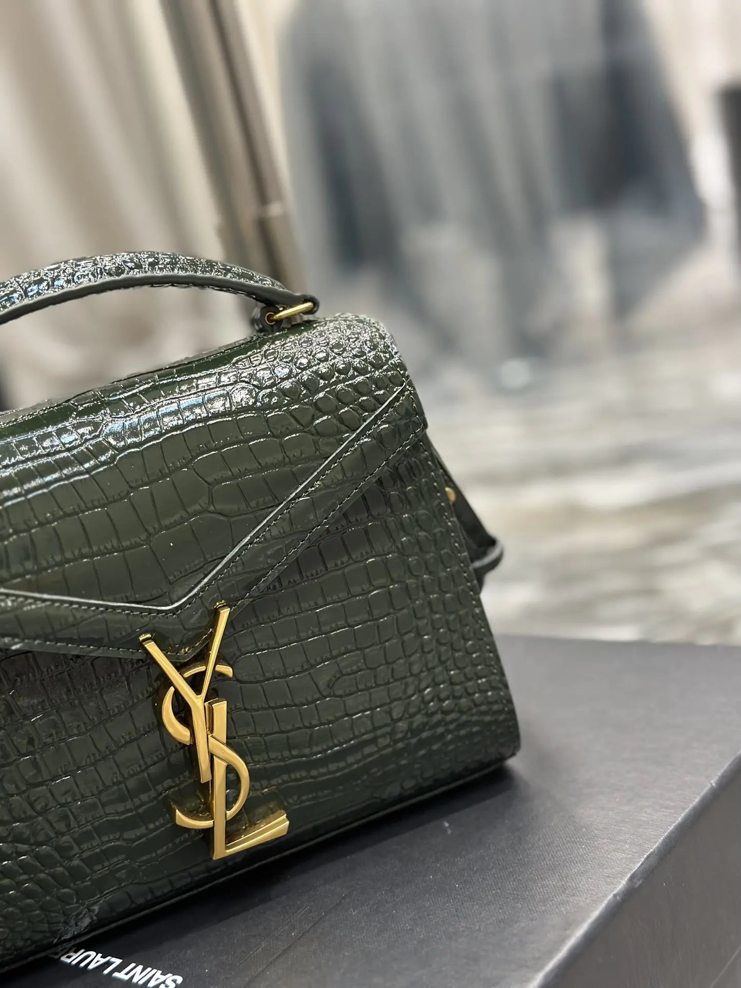 サンローラン カサンドラ