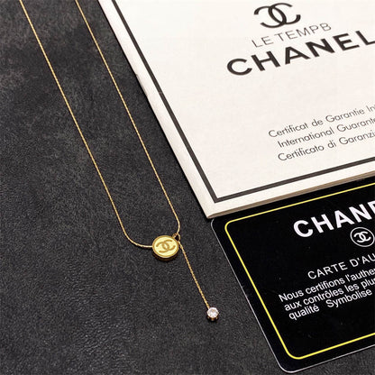 シャネルのダブルCレター細ネックレス