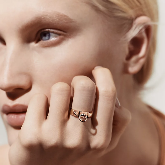 エルメスの新作「コリアー・ドゥ・シアン」リング（スモールサイズ）