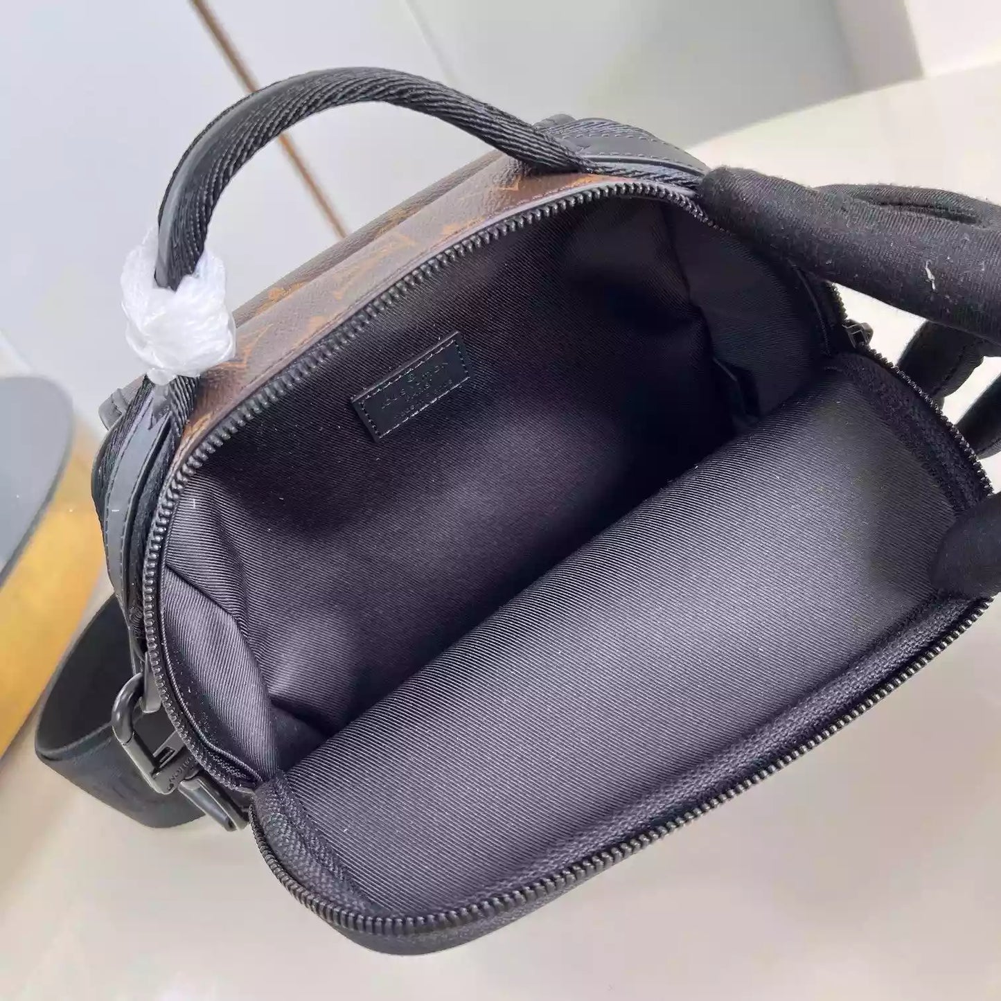 ソフト ポロション PM モノグラム エクリプス M46796 – LW448