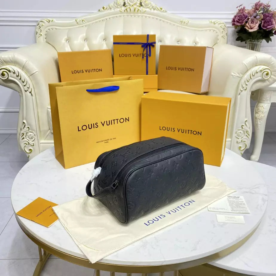 ルイ・ヴィトン ドップキット モノグラム トリヨンレザー – LW144
