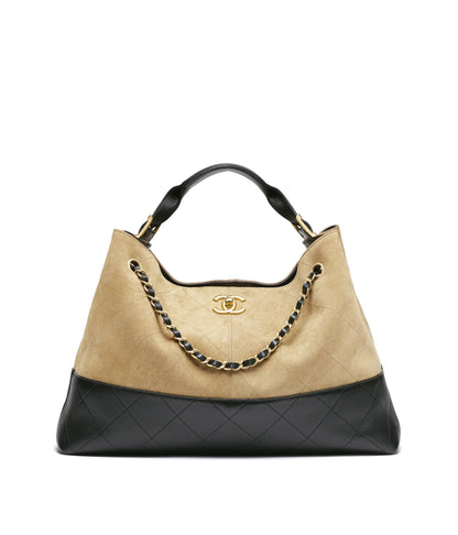 シャネル 25A メティエダール ヨコ型ショッピングバッグ。