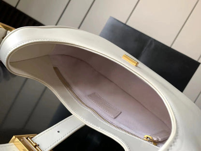 LE 5 7 ホーボーバッグ（ベジタブルタンニンレザー製）