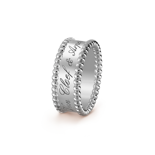 Van Cleef & Arpels ペルレ ロゴ リングの新作