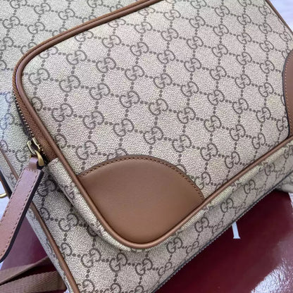 GGエンブレム ミディアム バックパック（ベージュ＆ダークブラウン）– BG071